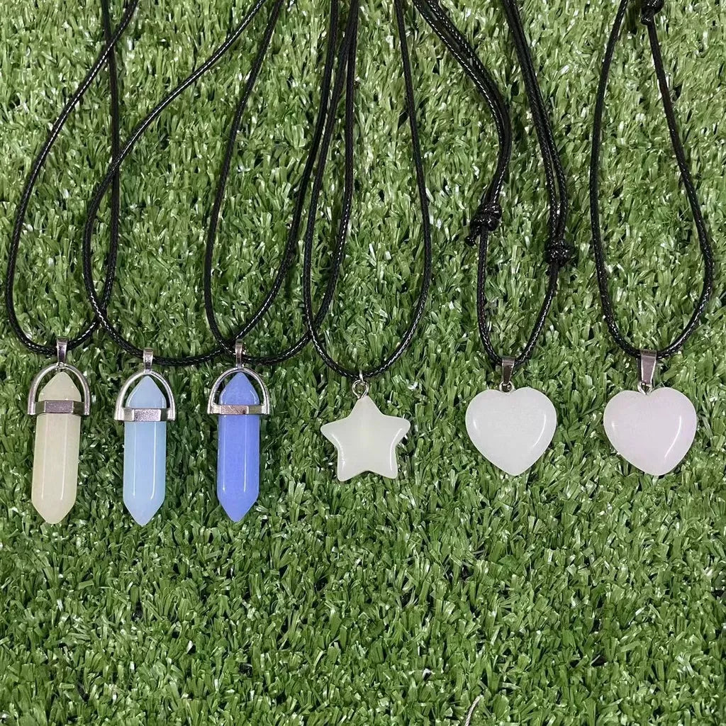 Colar De Pedra Hippie Quartzo Lua Natural Brilha No Escuro azul ou verde cordão preto ajustavel
