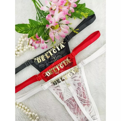 Calcinha fio dental sexy pingente, com frase em biju e detalhe de strass com regulagem plus size 36 ao 54