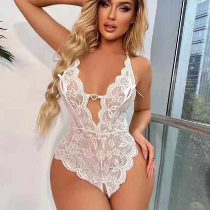 Bori Labella Body em renda Luxo com aberturas sensuais e pingente coração luxo