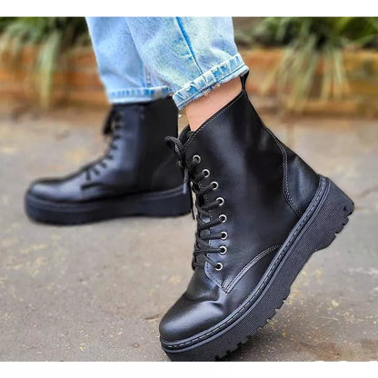 Bota Coturno Cano curto Tratorada Blogueira Preta Fosca Verniz