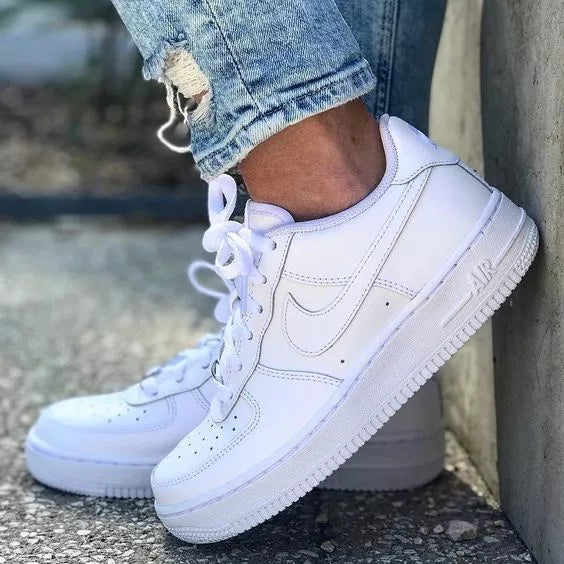 Tenis de Couro NK Preto Branco Masculino e Feminino Sola emborrachada