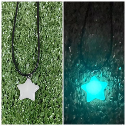 Colar De Pedra Hippie Quartzo Lua Natural Brilha No Escuro azul ou verde cordão preto ajustavel