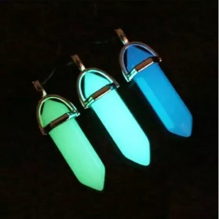 Colar De Pedra Hippie Quartzo Lua Natural Brilha No Escuro azul ou verde cordão preto ajustavel