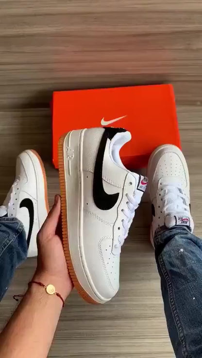Tenis de Couro NK Preto Branco Masculino e Feminino Sola emborrachada