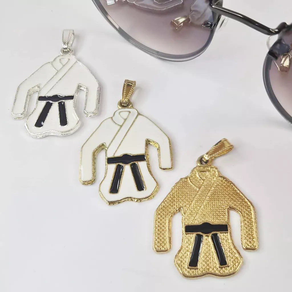 Corrente Cordão Baiano 4mm Longa Banhada Ouro 18K + colares masculinos com Pingente Quimono Faixa Preta Luta
